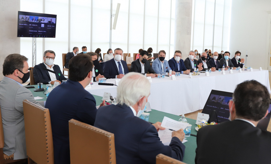 O governador Carlos Massa Ratinho Junior participa nesta quinta-feira(9), de reuniao do comitê de ESG no Palacio Iguaçu - 09/12/2021 - Foto: Geraldo Bubniak/AEN