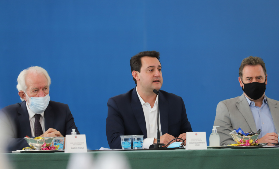 O governador Carlos Massa Ratinho Junior participa nesta quinta-feira(9), de reuniao do comitê de ESG no Palacio Iguaçu - 09/12/2021 - Foto: Geraldo Bubniak/AEN