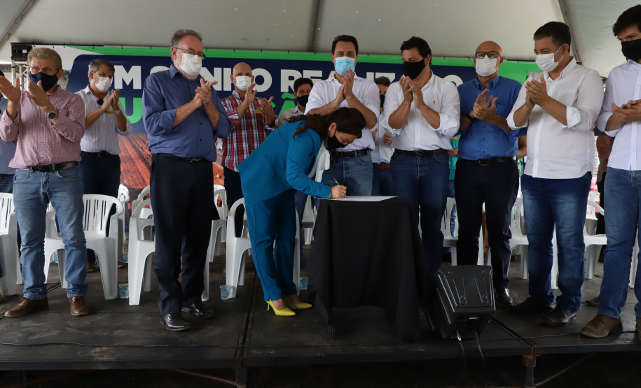 Governador assina ordem de serviço para duplicação da PR-445 entre Mauá da Serra e Lerroville