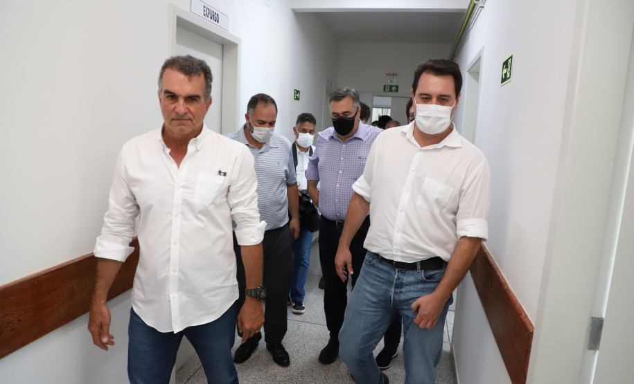 O governador Carlos Massa Ratinho Junior inaugurou nesta sexta-feira (17) o novo Hospital Juarez Barreto, no município de Faxinal, no Vale do Ivaí, após obras de ampliação. - Faxinal, 17/12/2021 - Foto: Ari Dias