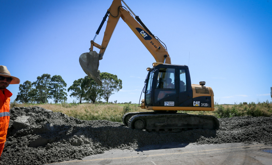 Pavimentação em concreto ca PRC-280 avança 1 Km por dia.