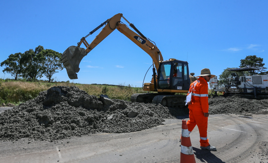 Pavimentação em concreto ca PRC-280 avança 1 Km por dia.