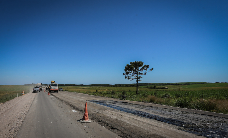 Pavimentação em concreto ca PRC-280 avança 1 Km por dia.
