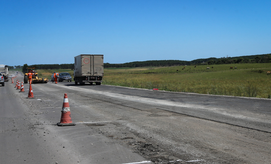 Pavimentação em concreto ca PRC-280 avança 1 Km por dia.