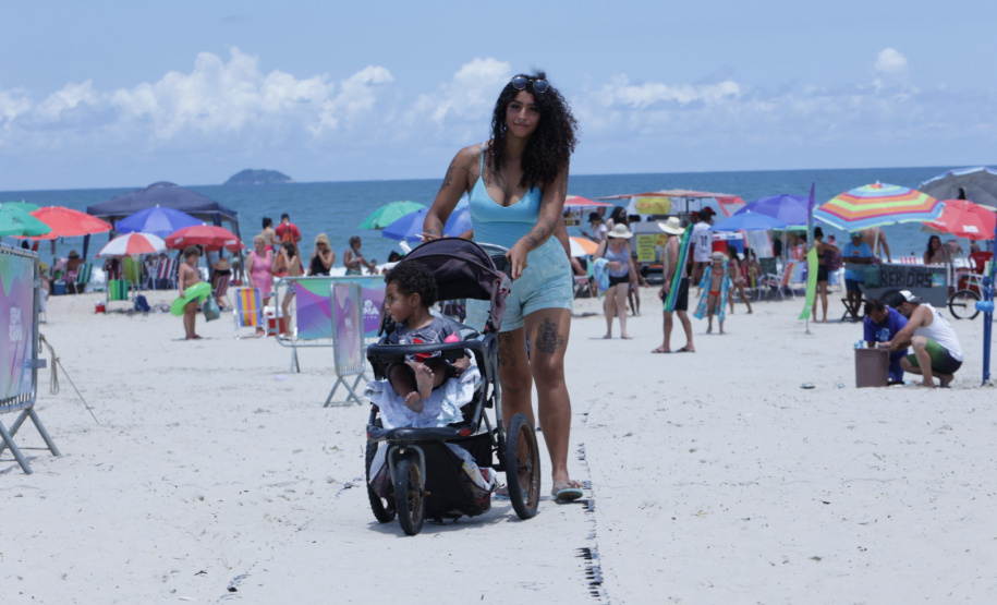 Duchas ecológicas, cadeiras anfíbias e passarelas garantem mais conforto no Litoral