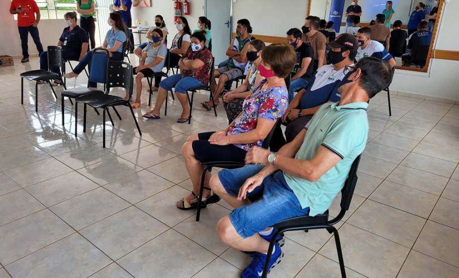 Sanepar entrega lousa digital para Apae de Guaraniaçu