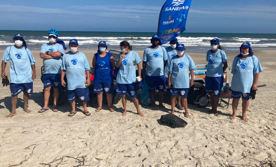 Sanepar retira cerca de 14 toneladas de resíduos por dia da orla do Litoral