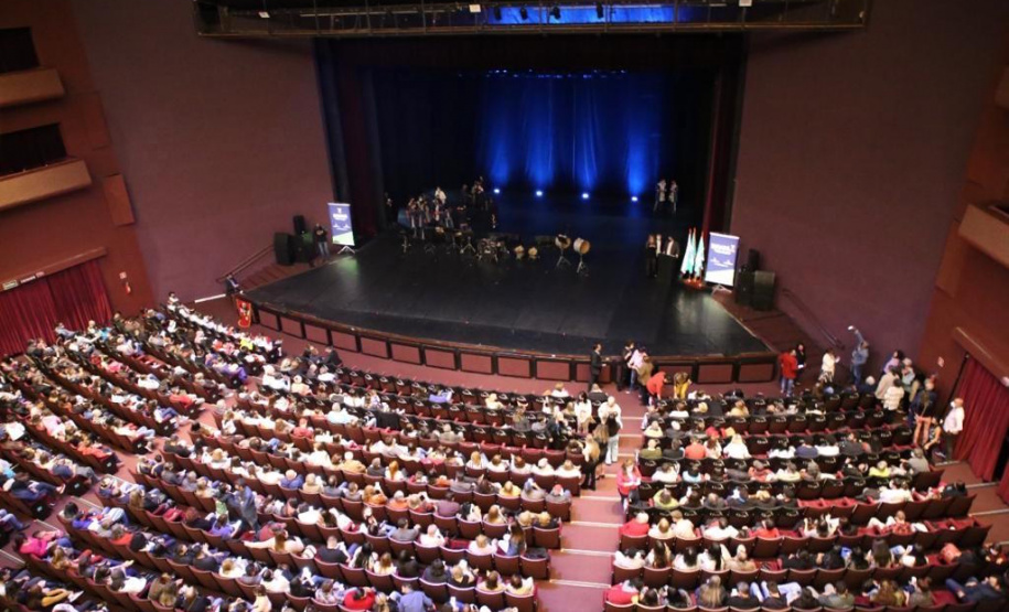 Evento no Teatro Guaíra celebra Dia da Família e novos programas para crianças e idosos