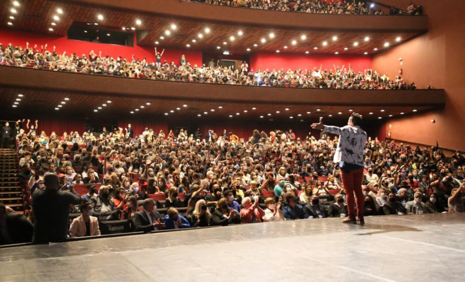 Evento no Teatro Guaíra celebra Dia da Família e novos programas para crianças e idosos