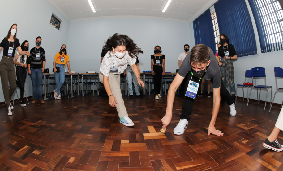 Estudantes do Ganhando o Mundo encerram curso de inglês com workshop em Curitiba