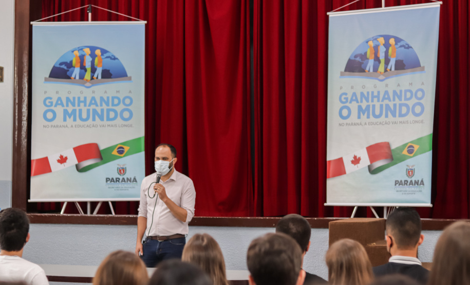 Estudantes do Ganhando o Mundo encerram curso de inglês com workshop em Curitiba