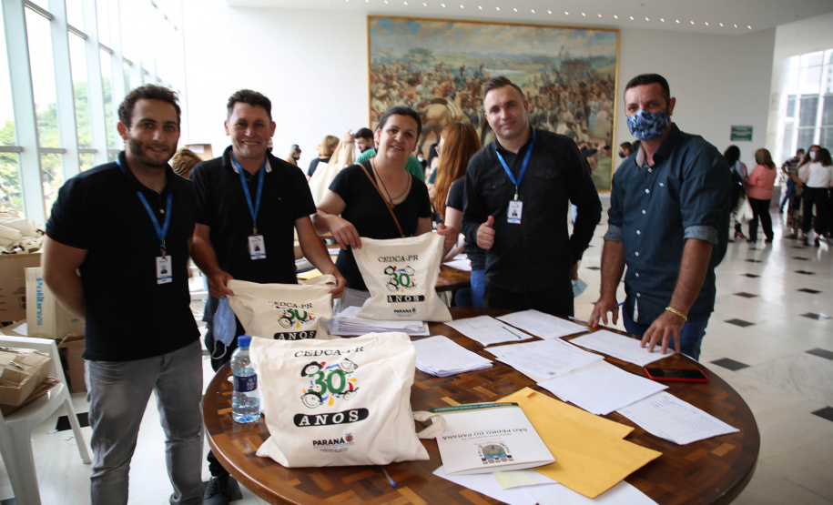 Nos 30 anos do Cedca, conselheiros tutelares do Paraná recebem kits de trabalho para melhorar condições de serviço