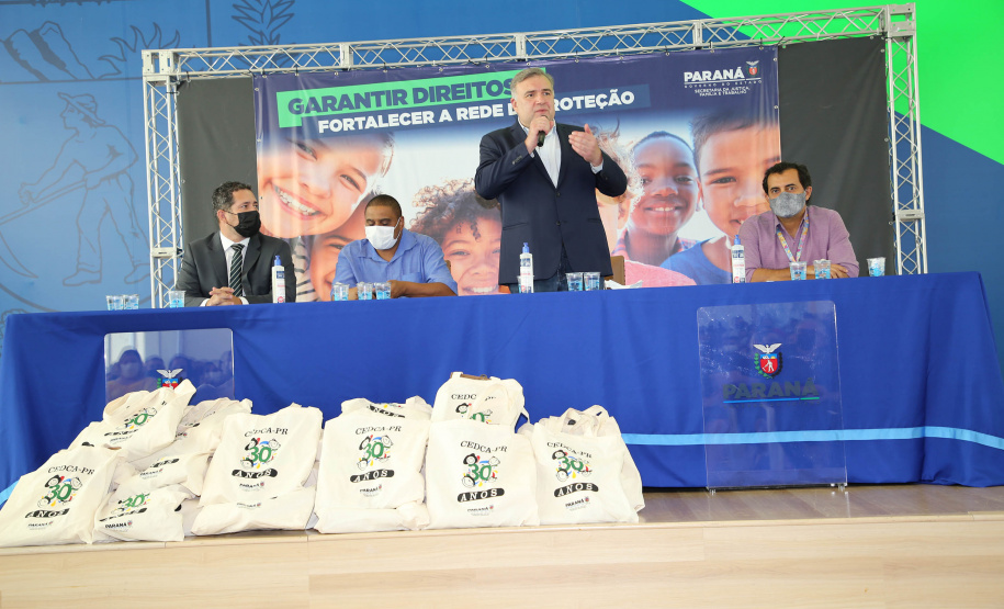Nos 30 anos do Cedca, conselheiros tutelares do Paraná recebem kits de trabalho para melhorar condições de serviço
