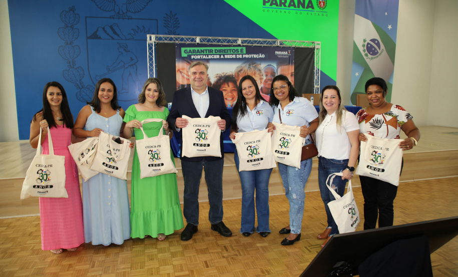 Nos 30 anos do Cedca, conselheiros tutelares do Paraná recebem kits de trabalho para melhorar condições de serviço