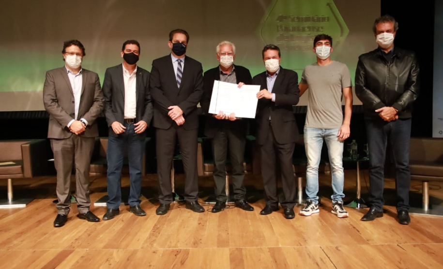 Governo do Estado oficializa Termos de Compromisso para logística reversa