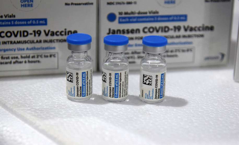 Agilidade nas entregas de vacinas aos municípios ajudou a salvar vidas no Paraná em 2021