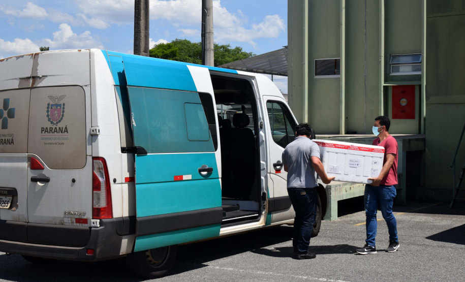 Agilidade nas entregas de vacinas aos municípios ajudou a salvar vidas no Paraná em 2021