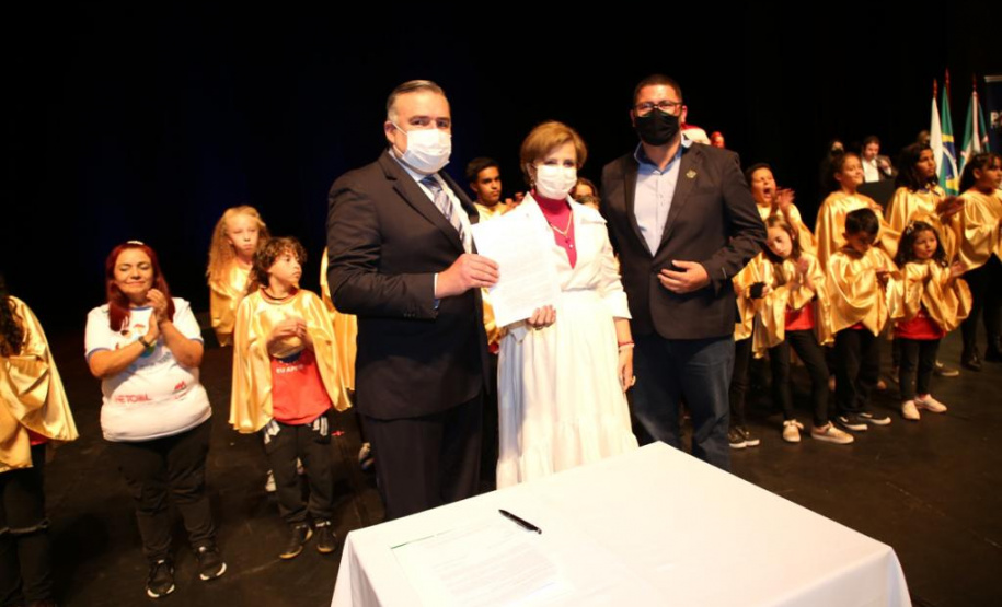 Evento no Teatro Guaíra celebra Dia da Família e novos programas para crianças e idosos