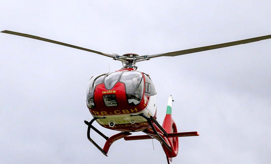 Força-tarefa reforça atendimento no litoral com voos noturnos e avião para remoções aeromédicas