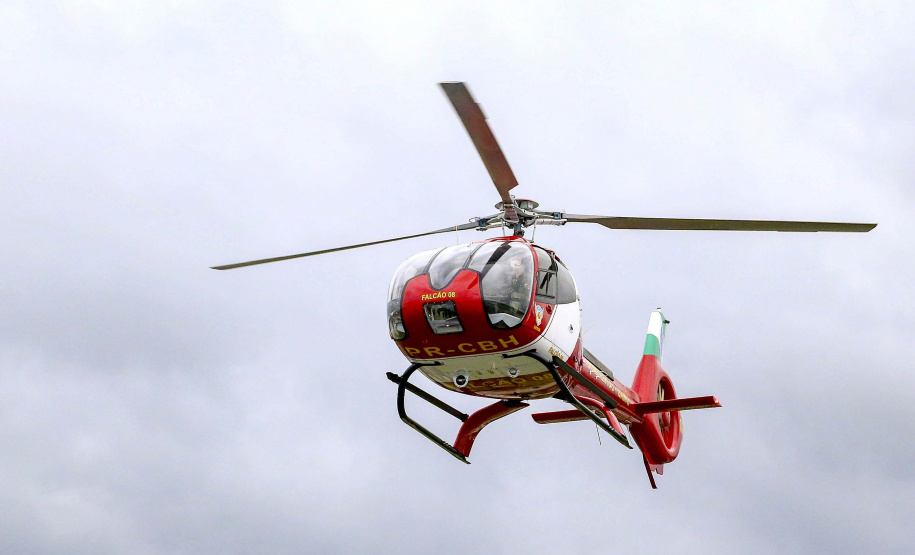 Força-tarefa reforça atendimento no litoral com voos noturnos e avião para remoções aeromédicas