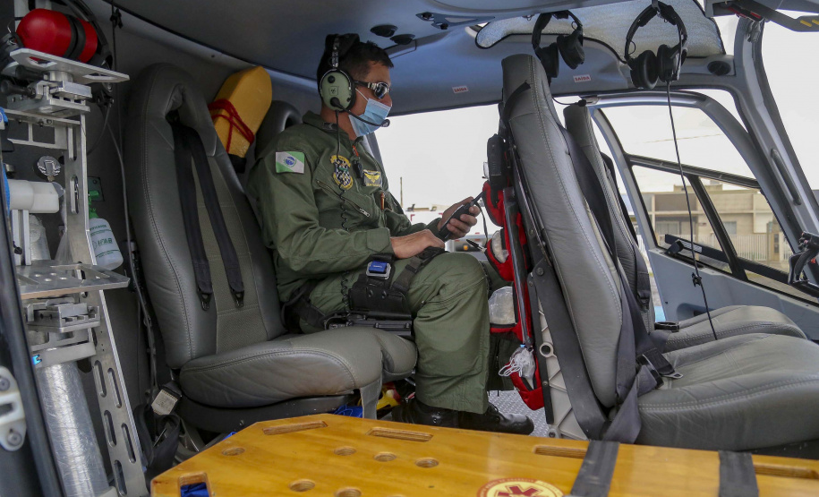 Força-tarefa reforça atendimento no litoral com voos noturnos e avião para remoções aeromédicas