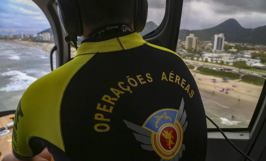 Força-tarefa reforça atendimento no litoral com voos noturnos e avião para remoções aeromédicas