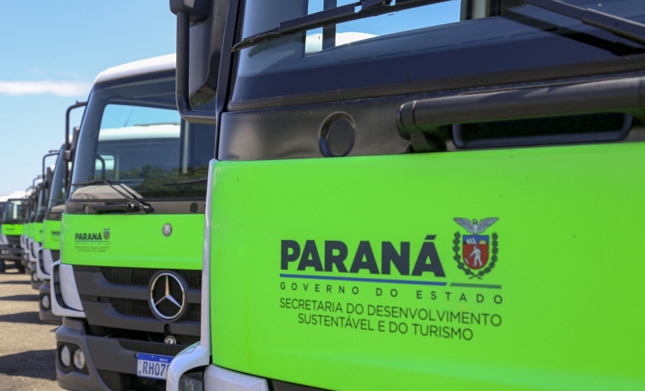 Com a entrega de mais 41 veículos, 47% dos municípios do Paraná passam a contar com caminhões-pipa