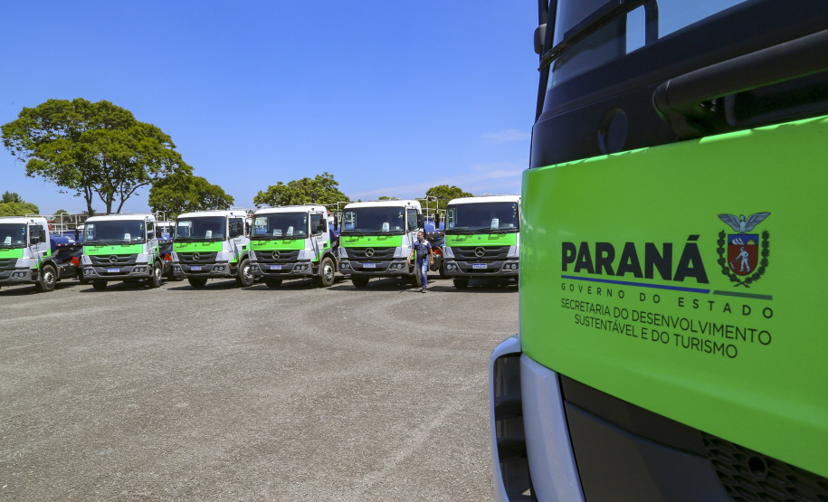 Com a entrega de mais 41 veículos, 47% dos municípios do Paraná passam a contar com caminhões-pipa