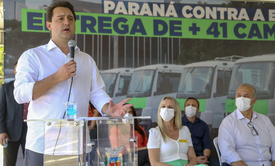 Com a entrega de mais 41 veículos, 47% dos municípios do Paraná passam a contar com caminhões-pipa