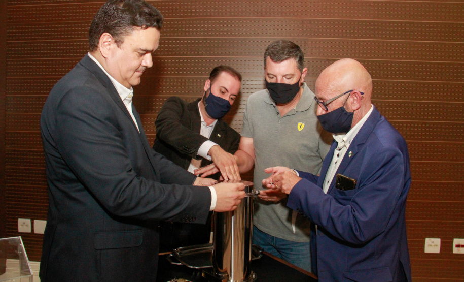 CGE fecha cápsula do tempo para gerações futuras com memória do combate à corrupção