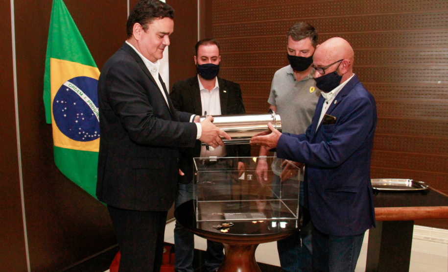 CGE fecha cápsula do tempo para gerações futuras com memória do combate à corrupção