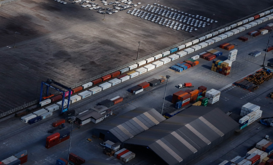 Movimentação por ferrovia chega a 20% nos portos paranaenses