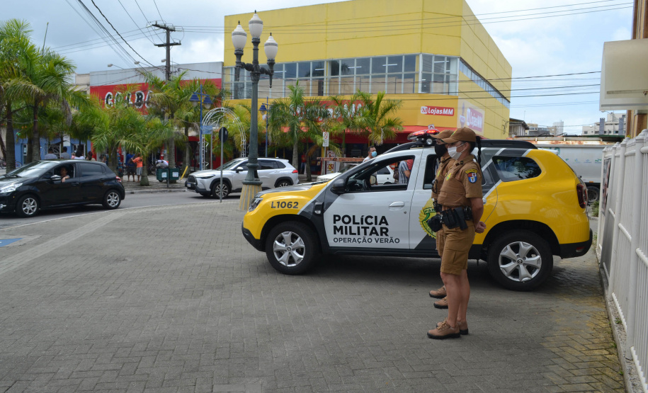 Aumento de ações preventivas da PM refletem na redução de crimes e de drogas apreendidas na primeira semana do Verão Paraná Viva a Vida, na Costa Leste