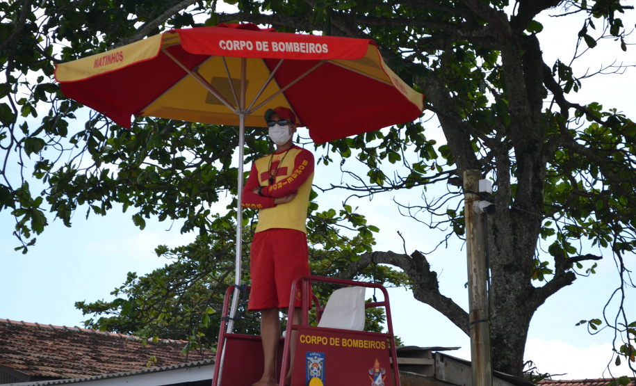 Homem se afoga fora de área protegida e é resgatado pelos bombeiros em Pontal do Paraná