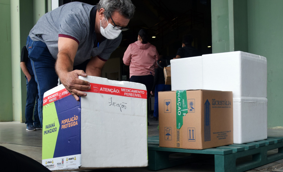 Vacinas da Janssen são distribuídas nesta quinta (9) para Regionais