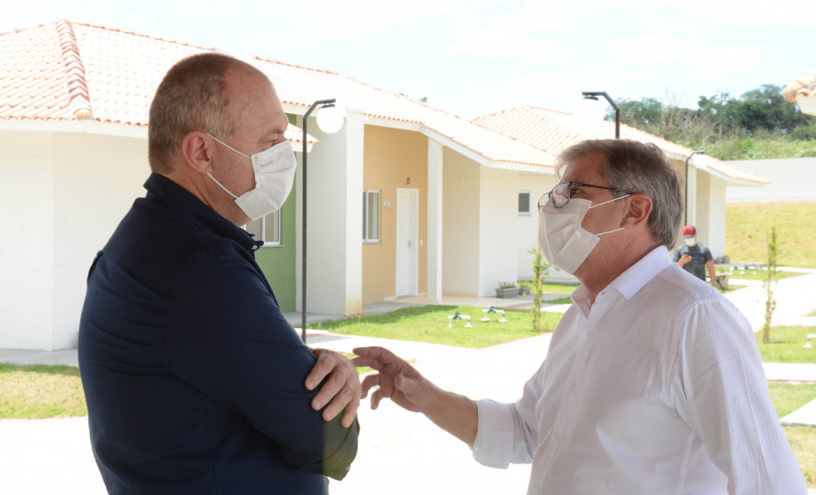 Projetos habitacionais entregues em Prudentópolis somam R$ 11,3 milhões de investimento do Governo do Estado à população. Enquanto famílias carentes vão receber imóveis de graça, idosos pagarão aluguel de 15% de um salário mínimo ao mês para manutenção do condomínio. - Curitiba, 21/12/2021