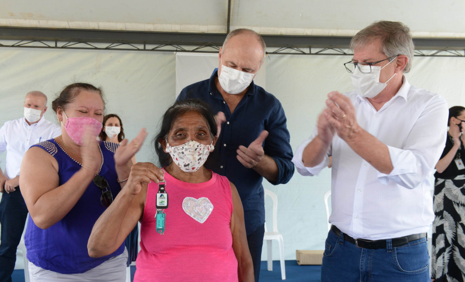Projetos habitacionais entregues em Prudentópolis somam R$ 11,3 milhões de investimento do Governo do Estado à população. Enquanto famílias carentes vão receber imóveis de graça, idosos pagarão aluguel de 15% de um salário mínimo ao mês para manutenção do condomínio. - Curitiba, 21/12/2021
