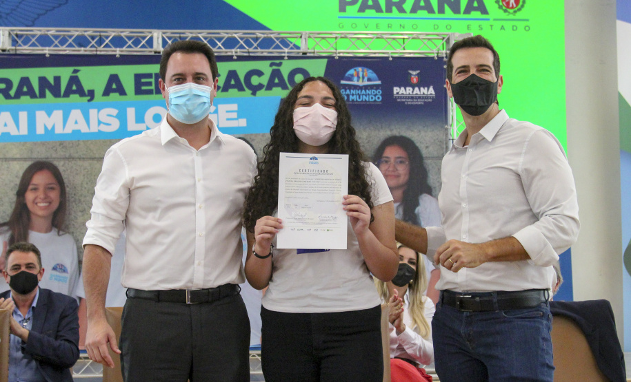 Governador do Paraná, Carlos Massa Ratinho Junior e o Secretario da Educação, Renato Feder participam do projeto Ganhando o Mundo.