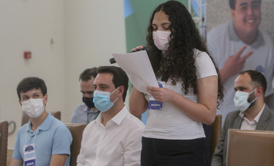 Governador do Paraná, Carlos Massa Ratinho Junior e o Secretario da Educação, Renato Feder participam do projeto Ganhando o Mundo.