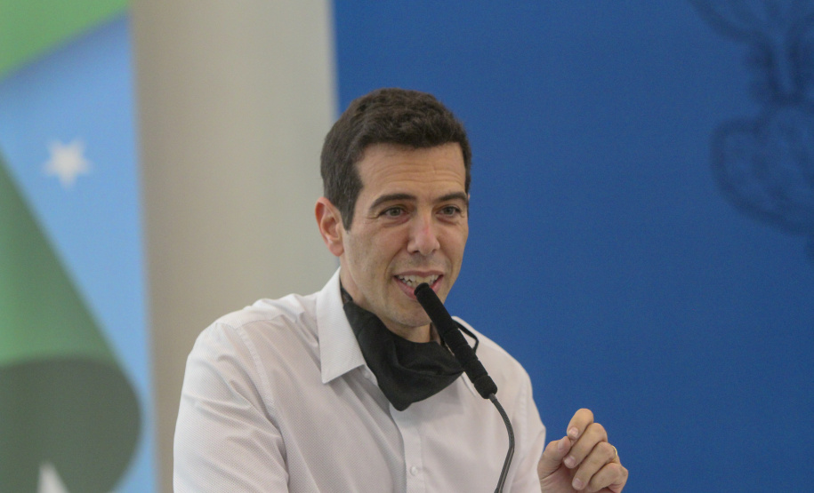 Governador do Paraná, Carlos Massa Ratinho Junior e o Secretario da Educação, Renato Feder participam do projeto Ganhando o Mundo.