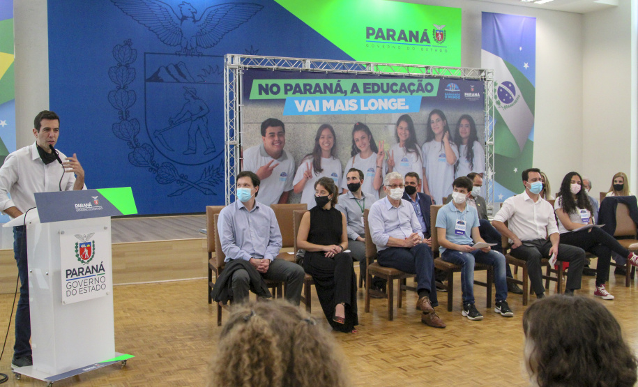 Governador do Paraná, Carlos Massa Ratinho Junior e o Secretario da Educação, Renato Feder participam do projeto Ganhando o Mundo.