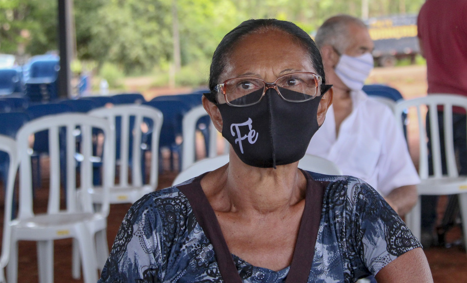 Com documento em mão, famílias de Goioerê celebram o Natal da casa regularizada