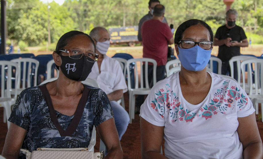 Com documento em mão, famílias de Goioerê celebram o Natal da casa regularizada
