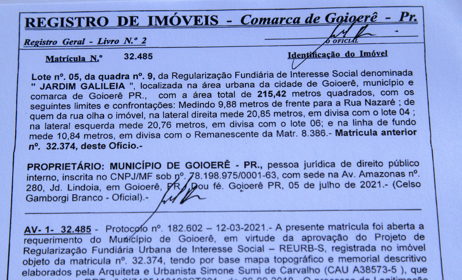 Com documento em mão, famílias de Goioerê celebram o Natal da casa regularizada