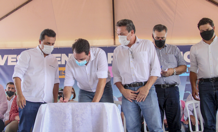 Com documento em mão, famílias de Goioerê celebram o Natal da casa regularizada