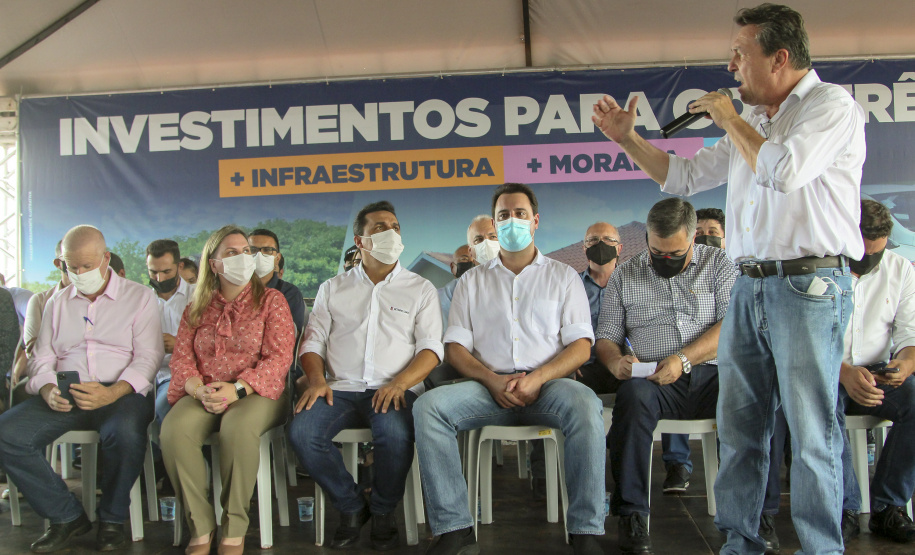 Com documento em mão, famílias de Goioerê celebram o Natal da casa regularizada