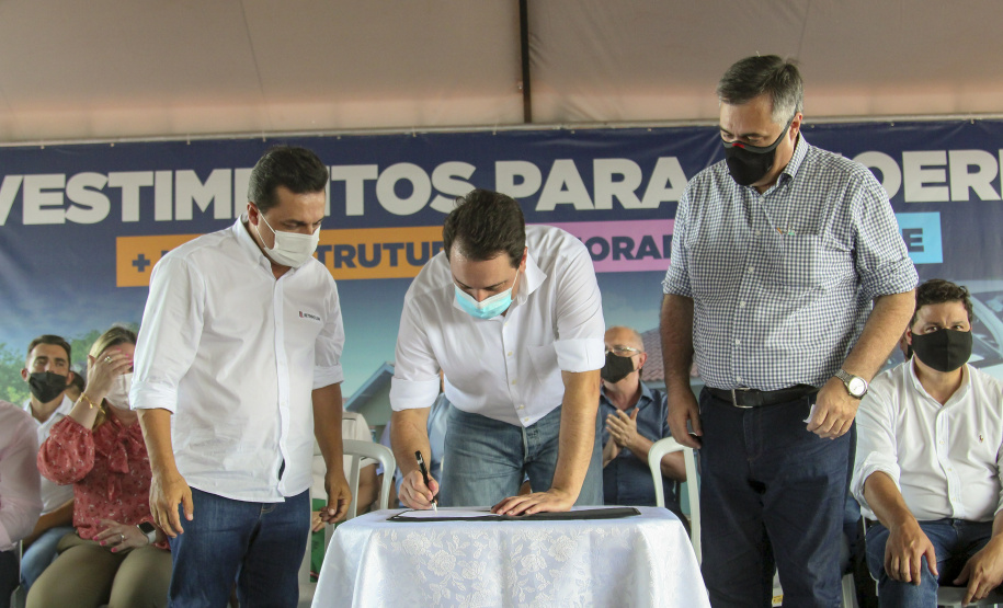 Governador libera R$ 28 milhões para escola, unidades de saúde e infraestrutura em Goioerê