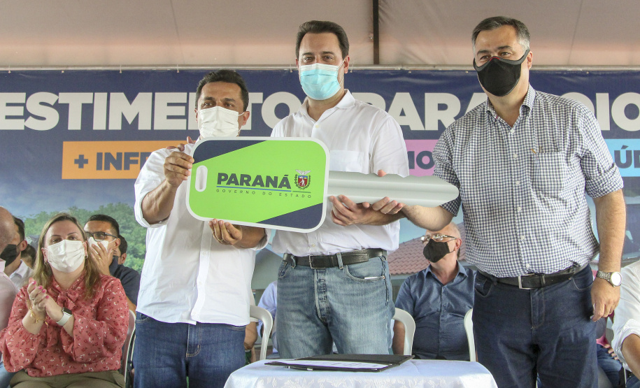 Governador libera R$ 28 milhões para escola, unidades de saúde e infraestrutura em Goioerê