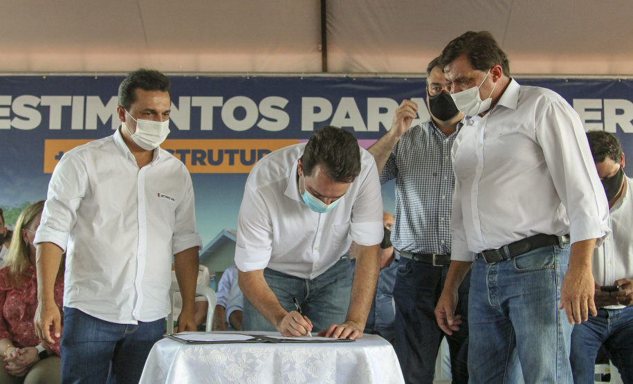 Governador libera R$ 28 milhões para escola, unidades de saúde e infraestrutura em Goioerê