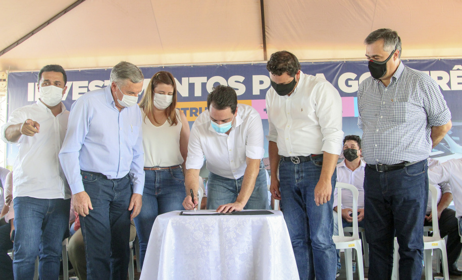 Governador libera R$ 28 milhões para escola, unidades de saúde e infraestrutura em Goioerê